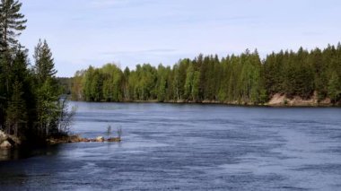 Skelleft çayı, İsveç Skelleftea Nehri yazın akar.