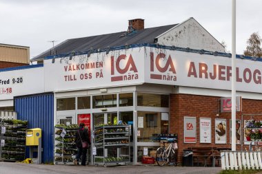 Arjeplog, İsveç Yerel ICA süpermarketine giriş.