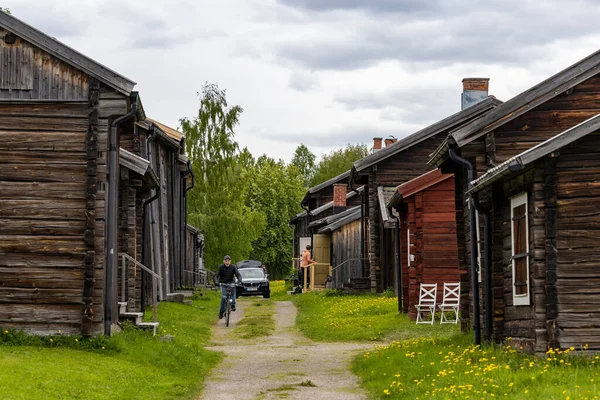 Skelleftea Suecia Una Persona Bicicleta Barrio Histórico Cultural Bonnstan — Foto de Stock