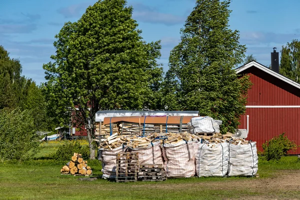 Skelleftea Suécia Uma Pilha Lenha Fora Grande Celeiro Campo — Fotografia de Stock