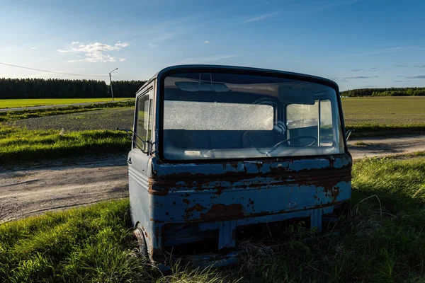Skelleftea Suecia Una Vieja Cabina Oxidada Aparcada Lado Carretera Junto —  Fotos de Stock