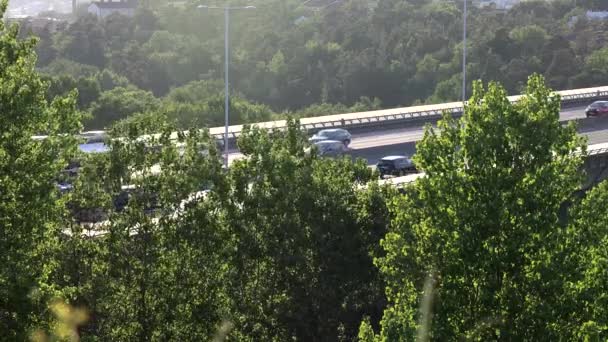 Estocolmo Suecia Una Vista Atardecer Autopista Que Pasa Por Arbolado — Vídeos de Stock