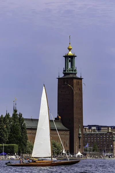 Stockholm Segelbåtsregatta Riddarfjarden Framför Stadshuset För Att Fira Byggnadens 100 — Stockfoto