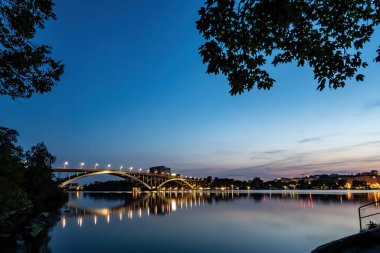Stockholm, İsveç Yazın Batı Köprüsü ya da Vasterbron manzarası.