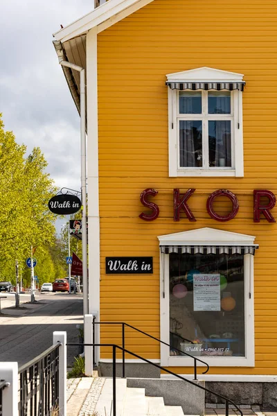 Arvidsjaur Швеція Червня 2023 Року Жовтий Магазин Взуття Головній Вулиці — стокове фото