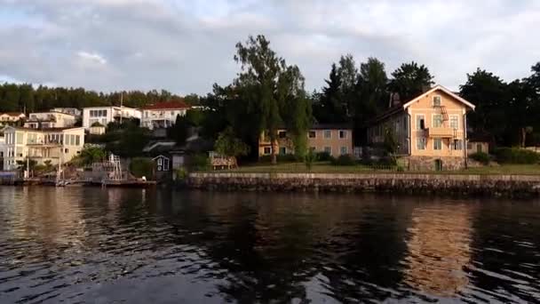Стокгольм Швеция Солнце Садится Над Высокогорным Прибрежным Пригородом Малархойден Озере — стоковое видео