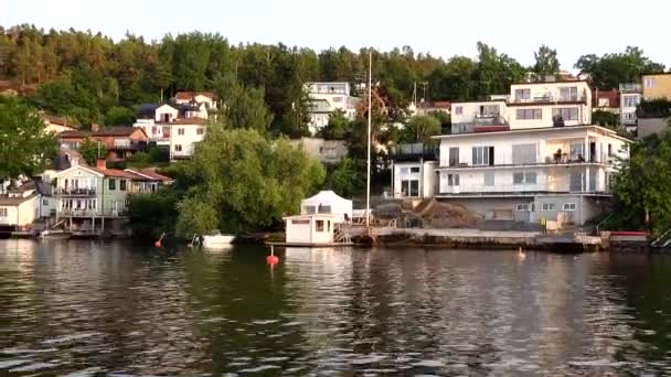 Стокгольм Швеция Солнце Садится Над Высокогорным Прибрежным Пригородом Малархойден Озере — стоковое видео