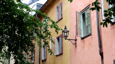 Stockholm, İsveç Eski Şehir 'de dar bir sokak manzarası ya da Gamla Stan