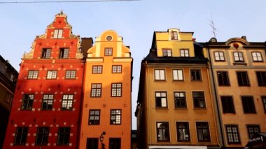 Stockholm, İsveç Eski Şehir 'deki Stortorget ve Hanseatic binalarının manzarası veya Gamla Stan ve Stockholm Kan Banyosu alanı. 