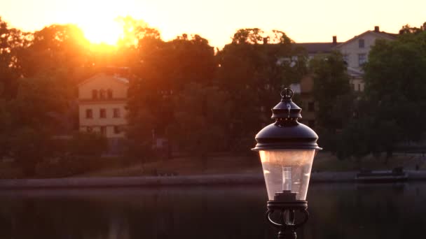 Stockholm Sweden Lamppost Reflects Rising Sun Baltic Sea Old Town — Stock Video