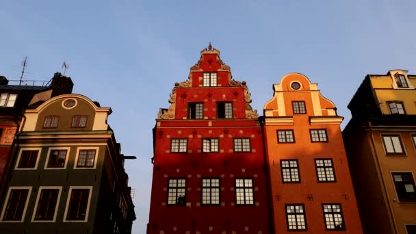 ストックホルム スウェーデン旧市街のストーターゲットとハンセック様式の建物 またはガンラ スタンとストックホルム血浴のサイト — ストック動画