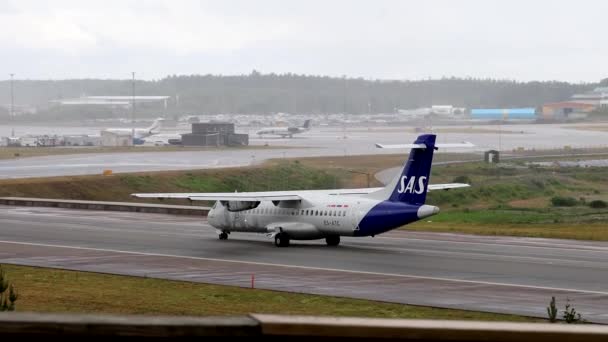Stockholm Schweden Ein Flugzeug Hebt Von Der Landebahn Des Flughafens — Stockvideo