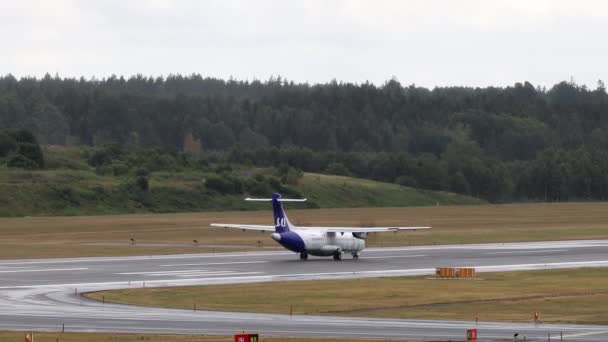 Stockholm Zweden Een Vliegtuig Vertrekt Vanaf Een Landingsbaan Arlanda Airport — Stockvideo