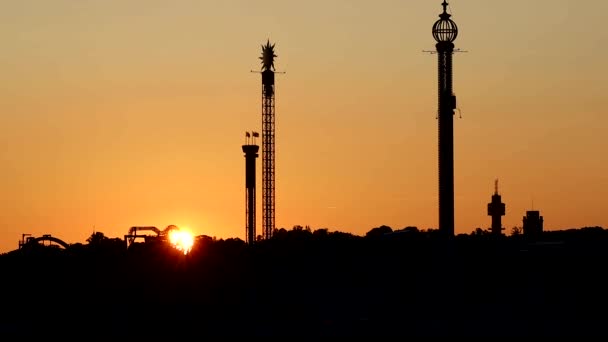 Sztokholm Szwecja Słońce Wschodzi Nad Wieżami Parku Rozrywki Grona Lund — Wideo stockowe