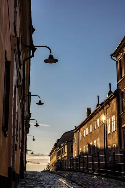 ストックホルム スウェーデン 夜明けにソダーマルムのブランキルカガタン通り — ストック写真