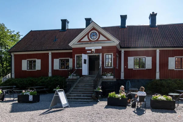 Stockholm Zweden Juli 2023 Mensen Zitten Een Buitenrestaurant Het Typische — Stockfoto
