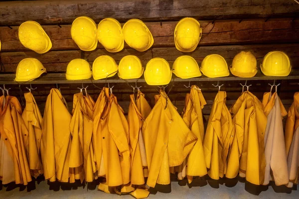 Falun Schweden Bauhelme Und Regenbekleidung Für Besucher Des Historischen Kupferbergwerks — Stockfoto
