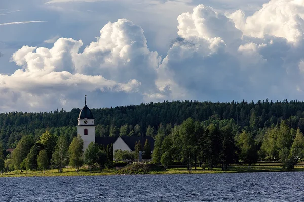 Rattvik Švédsko Července 2023 Kostel Rattvik Břehu Jezera Siljan — Stock fotografie