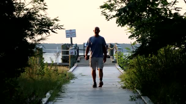 Piney Point Maryland Usa Man Walks Boardwalk Chesapeake Bay — Stock Video