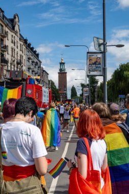Stockholm, İsveç 5 Ağustos 2023 Geleneksel Stockholm Onur Festivali katılımcısı ve kalabalığı.