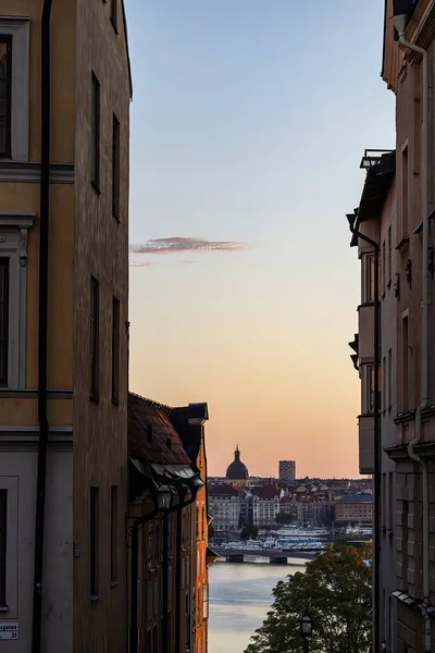 Estocolmo Suécia Rua Nytorgsgatan Beco Uma Vista Sobre Cidade Velha — Fotografia de Stock