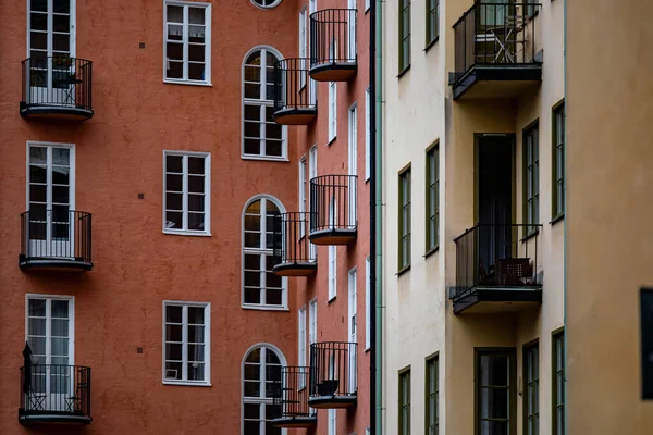 Stockholm Aug 2023 Klassisk Innergård Med Fönster Och Balkonger Orange — Stockfoto