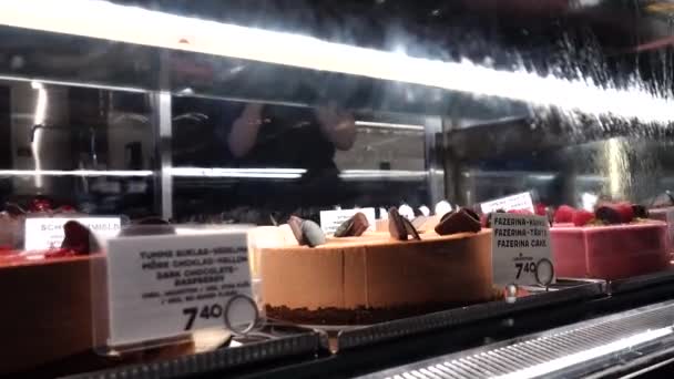 Helsinki Finlande Présentoir Gâteaux Bonbons Frais Dans Vitrine Boulangerie — Video