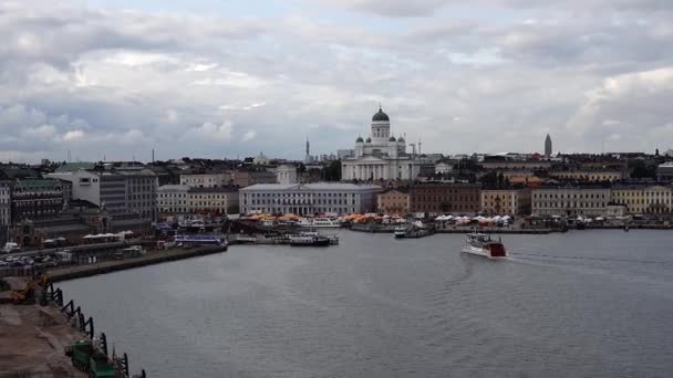 Helsinki Finlandia Widok Port Helsiński Katedrę Helsińską Statku Wycieczkowego — Wideo stockowe