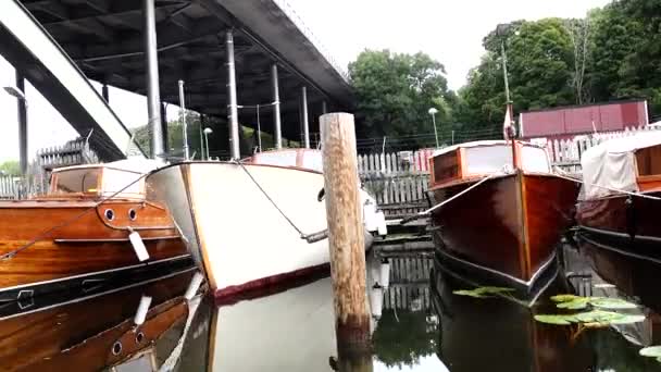 Стокгольм Швеція Класичні Дерев Яні Човни Каналі Пальсунде — стокове відео