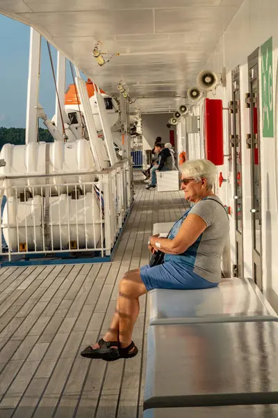 Стокгольм Швеція Серпень21 2023 Жінка Пасажир Палубі Сонці Поромі Silja — стокове фото