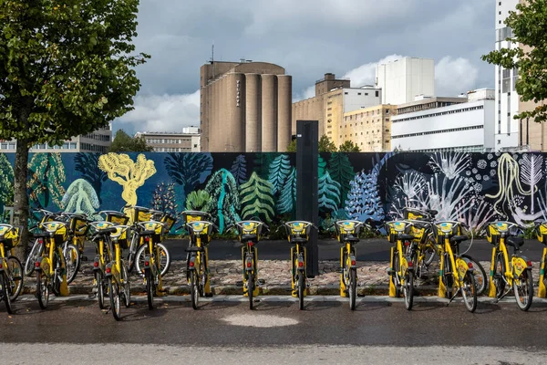 Хельсинки Финляндия Августа 2023 Года Ряд Городских Велосипедов Напрокат Обочине — стоковое фото