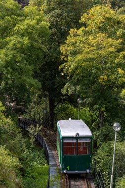 Stockholm, İsveç 8 Eylül 2023 Skansen Park 'ında küçük bir füniküler tren..