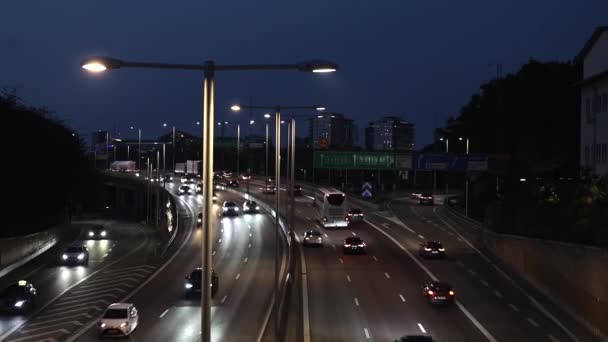 瑞典斯德哥尔摩E4公路夜间交通 — 图库视频影像