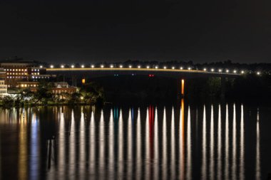 Stockholm, İsveç Geceleri Grondal Köprüsü Yansımaları