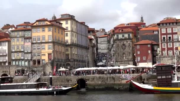 Porto Portugalsko Pohled Řeku Douro Historické Nábřeží — Stock video