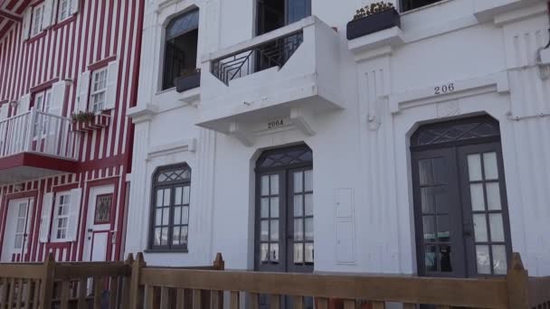 Aveiro Portugal Kleurrijke Huizen Aan Zee Costa Nova Prado — Stockvideo