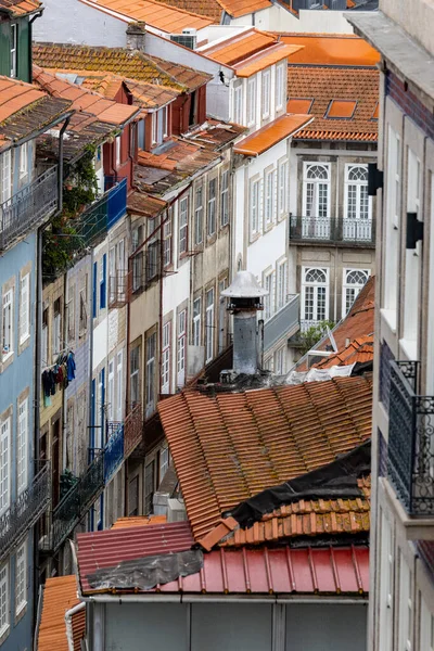Porto, Portekiz Şehir merkezindeki renkli çatılar.