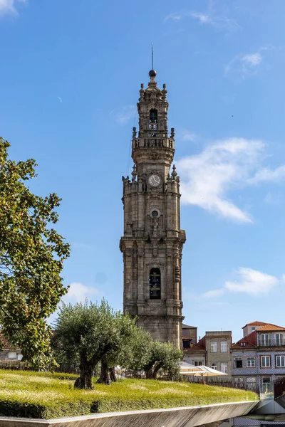 Порту Португалия Сентября 2023 Вид Башню Torre Dos Clerigos Парк — стоковое фото
