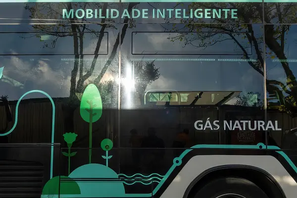 Oporto Portogallo Cartello Autobus Urbano Dice Gas Naturale Alimentato Gas — Foto Stock