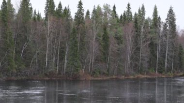 Inari, Finlandiya Sonbahardaki Inari Gölü manzarası