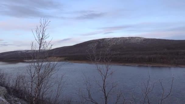 Utsjoki Finlandia Panorama Rzeki Karasjohki Biegnącej Oceanu Arktycznego Norwegii Drugiej — Wideo stockowe