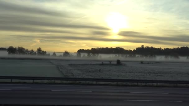 Στοκχόλμη Σουηδία Ένα Ομιχλώδες Πρωινό Στον Αυτοκινητόδρομο Βόρεια Της Πόλης — Αρχείο Βίντεο