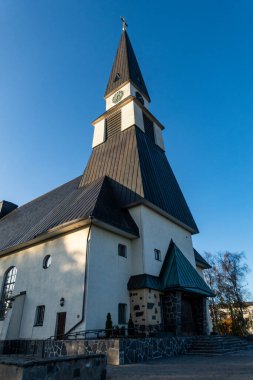 Rovaniemi, Finlandiya 10 Ekim 2023 Rovaniemi Kilisesi 1950 'de inşa edildi ve mimar Bertel Liljequist tarafından tasarlandı..
