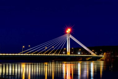 Rovaniemi, Finlandiya Keresteci 'nin Kemijoki Nehri üzerindeki Mum Köprüsü, Finlandiya