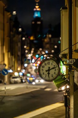 Stockholm, İsveç 18 Ekim 2023 Hantverkargatan 'da tarihi eser analog saati.