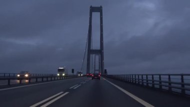 Danimarka 'nın başkenti Storebaeltsbroen' de bulunan Büyük Kemer Köprüsü 'nde, Danimarka' nın Zealand ve Funen adaları arasında..