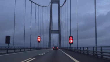 Danimarka 'nın başkenti Storebaeltsbroen' de bulunan Büyük Kemer Köprüsü 'nde, Danimarka' nın Zealand ve Funen adaları arasında..