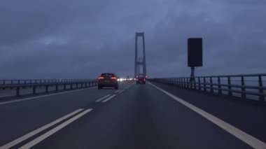 Danimarka 'nın başkenti Storebaeltsbroen' de bulunan Büyük Kemer Köprüsü 'nde, Danimarka' nın Zealand ve Funen adaları arasında..