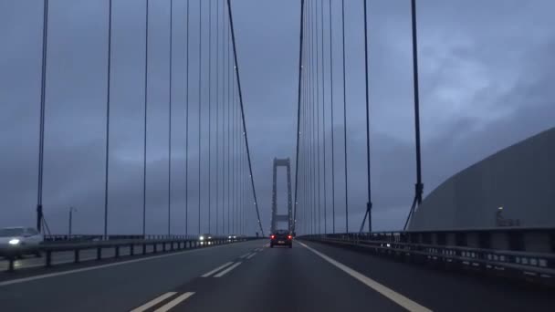 Kör Över Great Belt Bridge Storebaeltsbroen Danmark Mellan Danska Öarna — Stockvideo