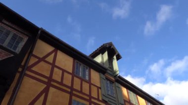 Odense, Danimarka Oluf Bagers Gaard 'da bir avluda klasik bir evin cephesi. 